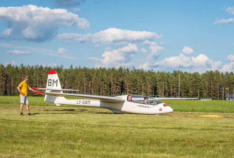 Mokomasis skrydis sklandytuvu ratu